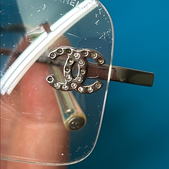 🖤CHANEL LIGHT GREY RHINESTONE LOGO SUNGLASSES - Picture 3 of 16